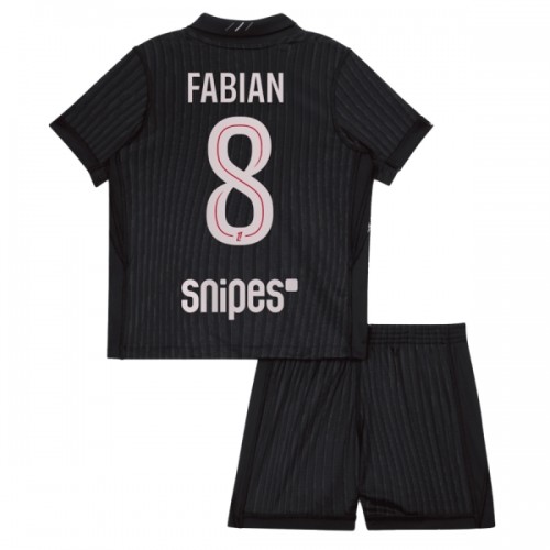 Conjunto Paris Saint-Germain Fabian 8 Equipamento 4ª Jordan 2025-26 - Criança Conjunto Paris Saint-Germain Fabian 8 Equipamento 4ª Jordan 2025-26 - Criança